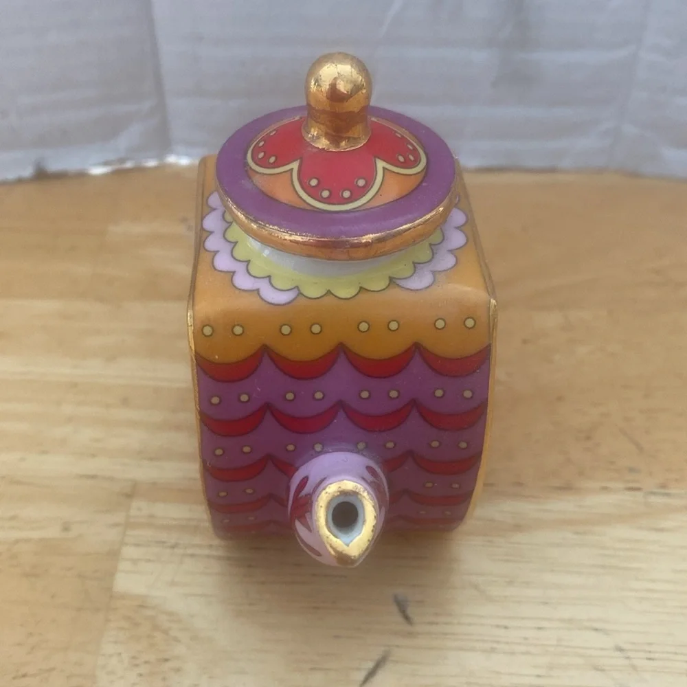 Vintage Vivian Chan miniature teapot 2002 excellent condition pink green